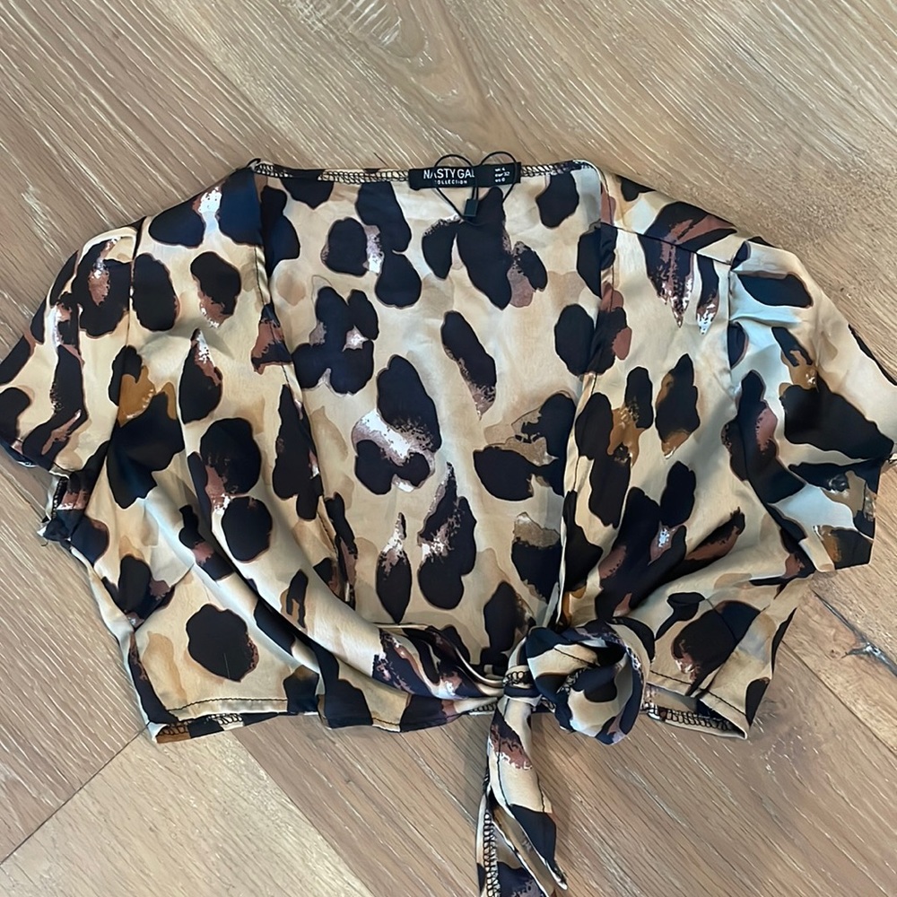 Crop tie front top animal print